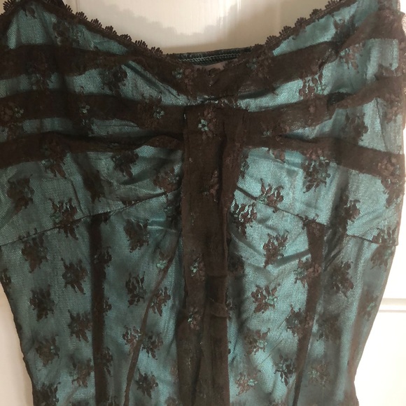 Lace overlay party dress - Picture 2 of 4